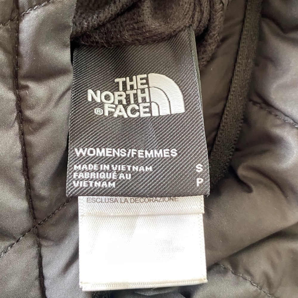 The North Face Reversible Mossbud Insulated Jacket Full Zip Faux Fur Down Black. - Picture 13 of 15